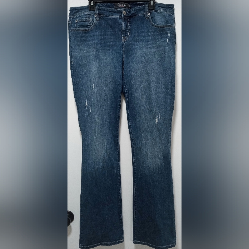TORRID 16T MEDIUM WASH SLIM BOOT CUT JEANS